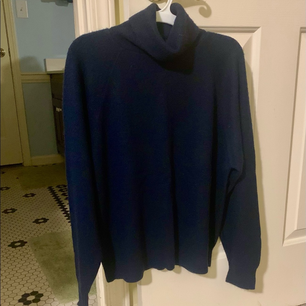Navy blue size M Soft turtleneck sweater NWOT